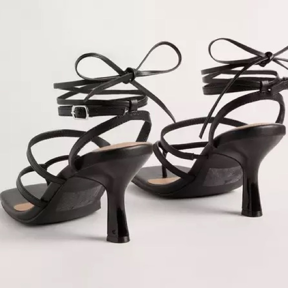 Torrid Wrap Heel Thong Sandal NWT - Picture 2 of 7